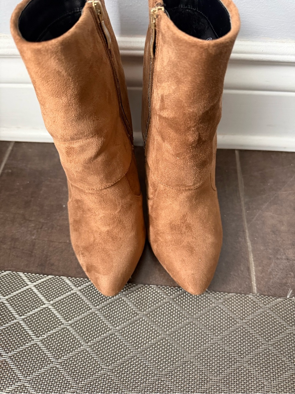 Women's Tan Suede Pointed-Toe Ankle Boots